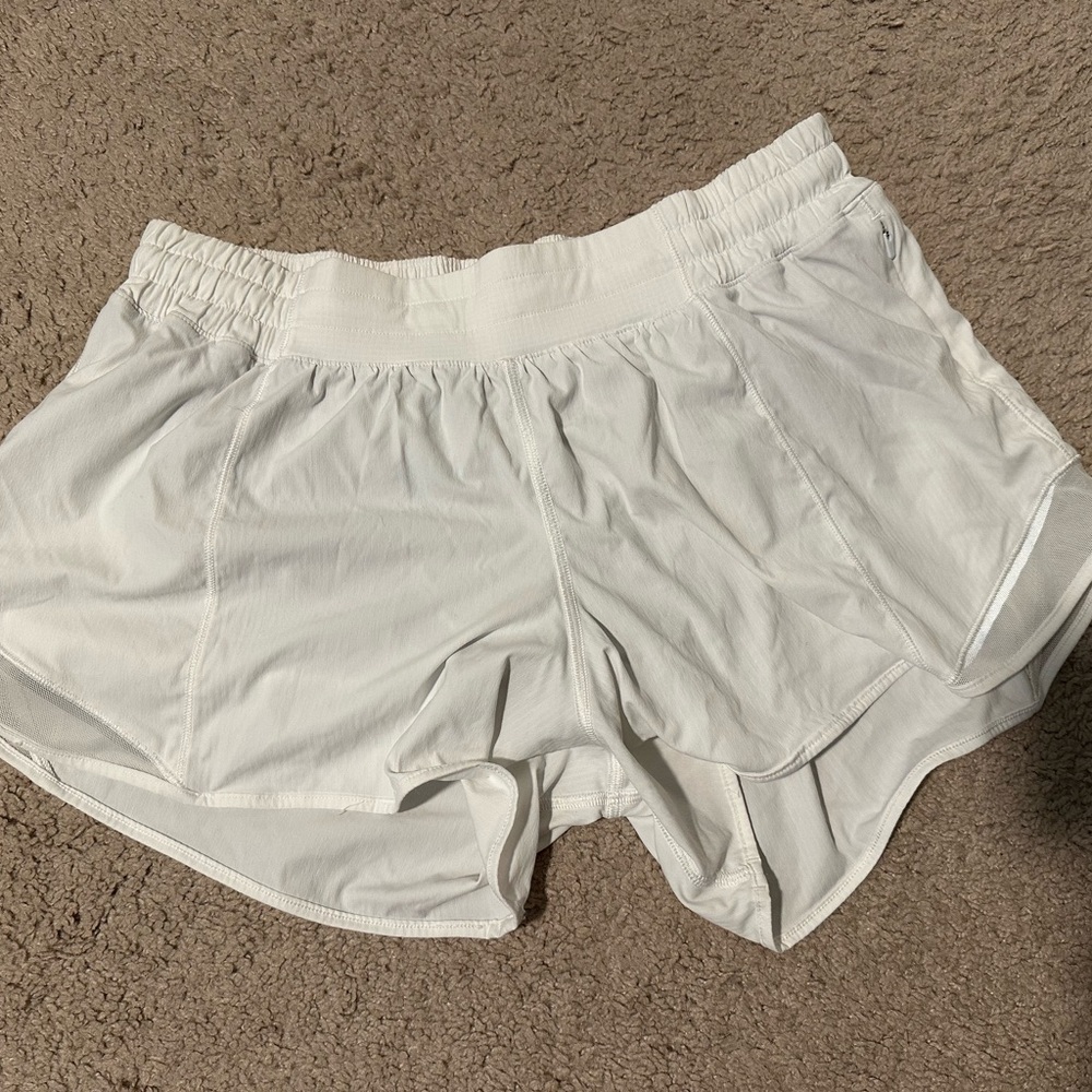 Lululemon Low Rise Hotty Hot Short